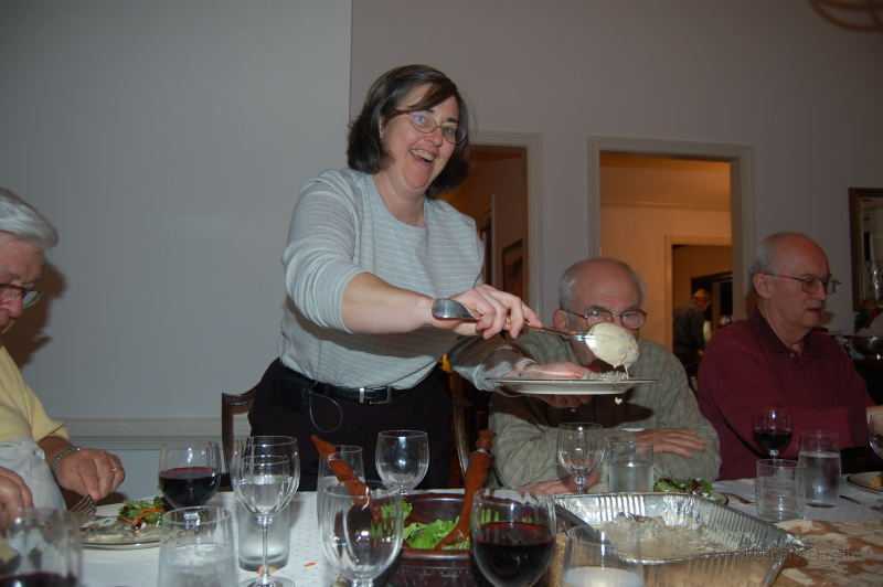 bridge0019.JPG - Hostess Carol Silva serves up a fantastic dinner.