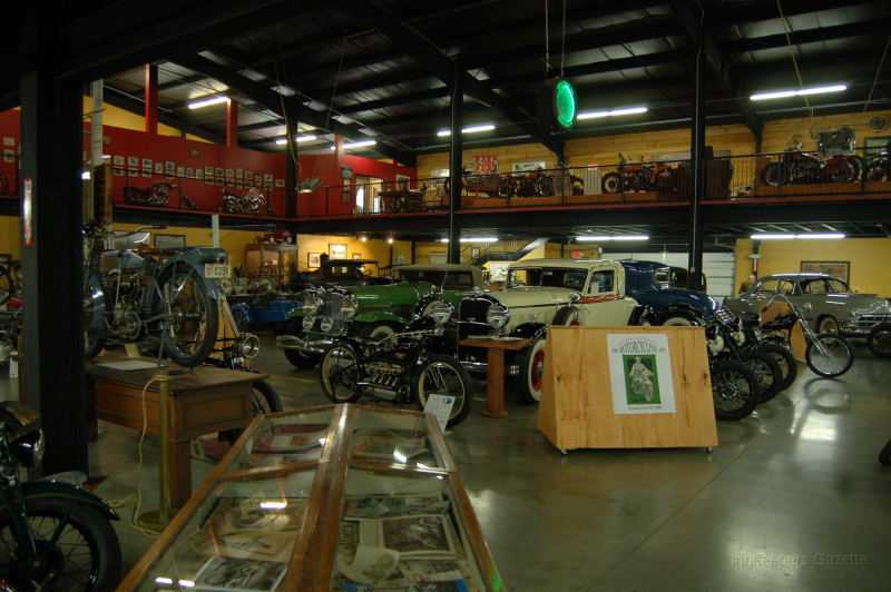 wheelsThruTime0035.JPG - There are a few cars on display too.