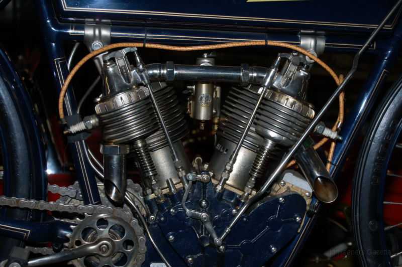wheelsThruTime0078.JPG - Functional art.  Who says motorcycles aren't beautiful?